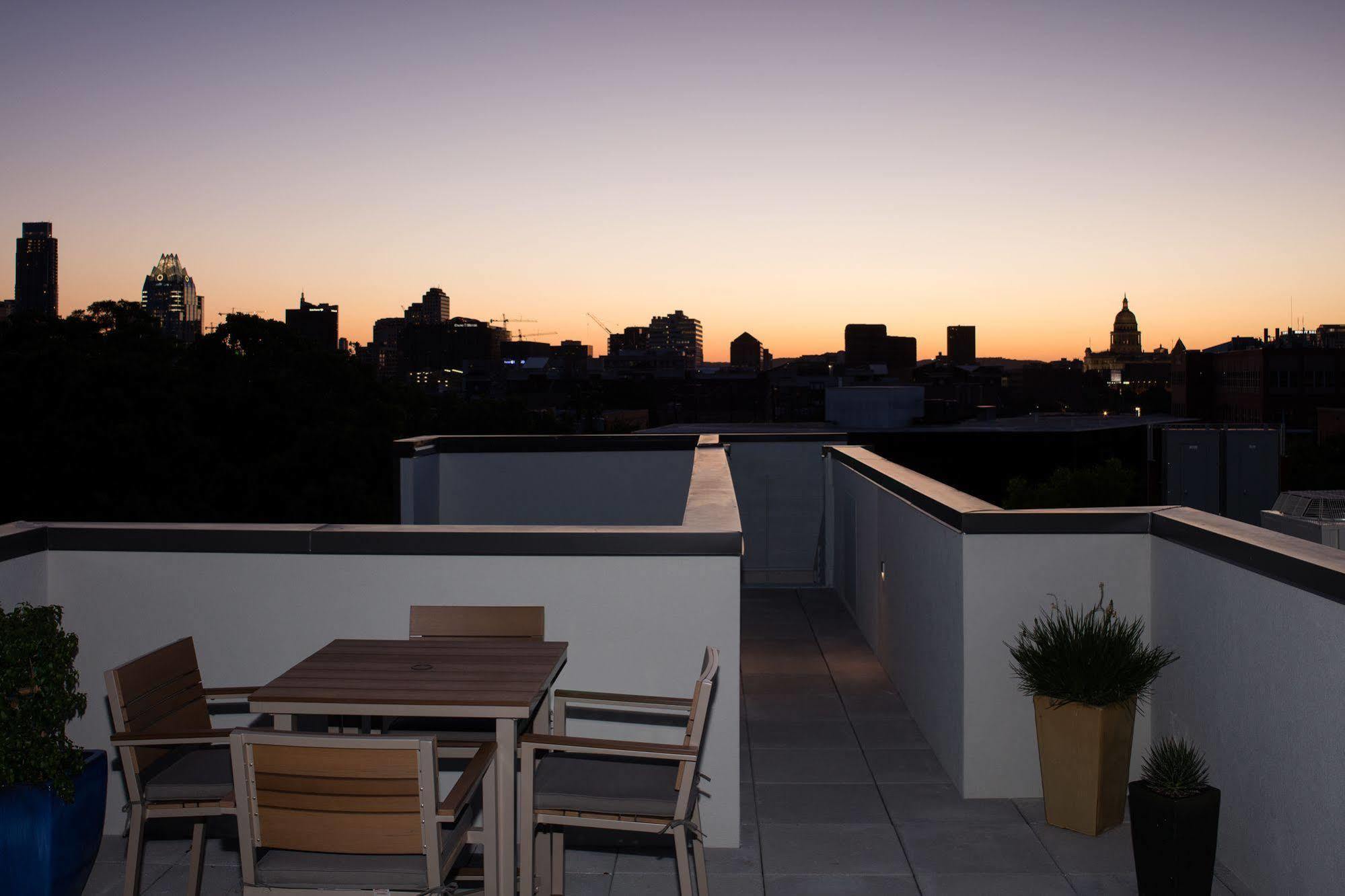 Hotel Eleven Austin Bagian luar foto