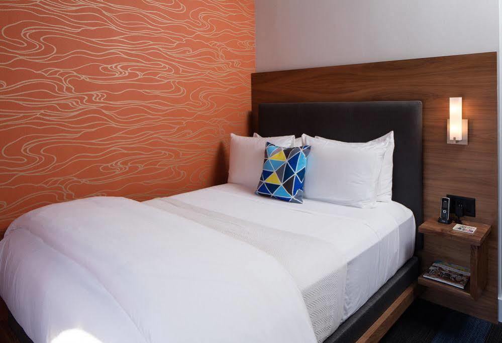 Hotel Eleven Austin Bagian luar foto