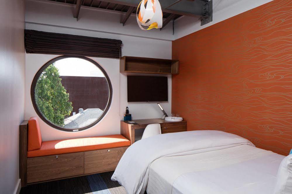 Hotel Eleven Austin Bagian luar foto